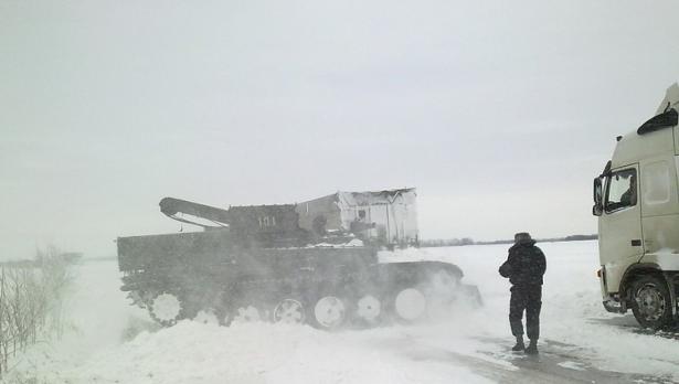 Украински бойци загинаха при удар на камион и автобус