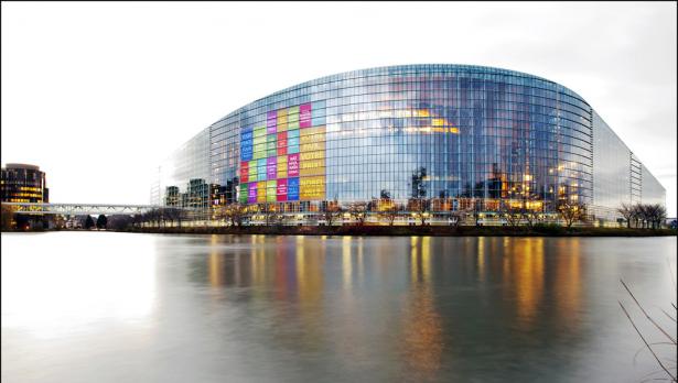 Онлайн конкурс праща двама младежи в Европарламента в Страсбург