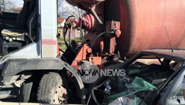 Шофьор на камион заспа зад волана и удари три коли