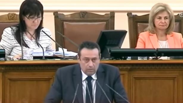 Заразен червен депутат – на варненски пазар, без маска! А карантината?