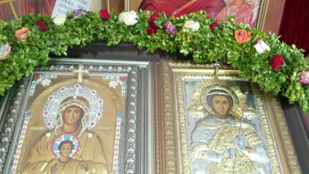 Отслужват акатист пред чудотворните икони в храма "Св. Прокопий Варненски"