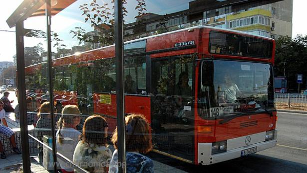 Пенсионерите с карта за транспорт само срещу адрес във Варна