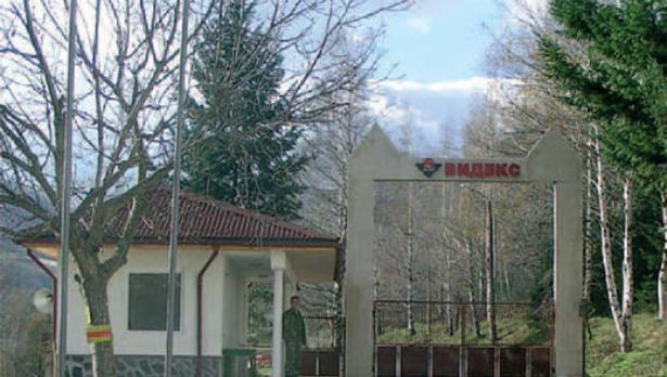 Почетоха паметта на загиналите пред входа на завода в Горни Лом