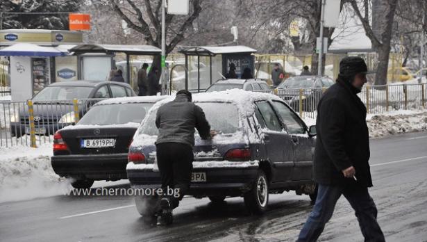 В община Варна няма места без ток и вода, продължава почистването на улиците
