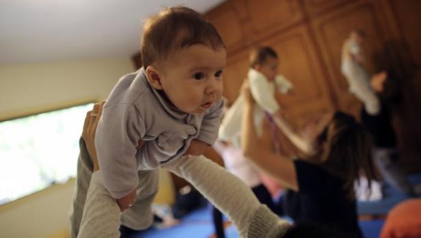 Пада възрастта на бездетните родители