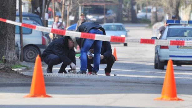 Проверяват сигнал за бомба под автомобил във Варна