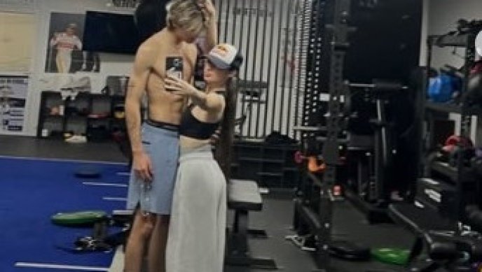 Нова звездна двойка у нас: Никола Цолов пусна снимки с певицата Крисия