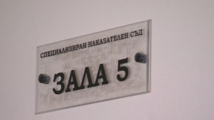 Четирима, обвинени за търговия с онколекарства, остават в ареста  