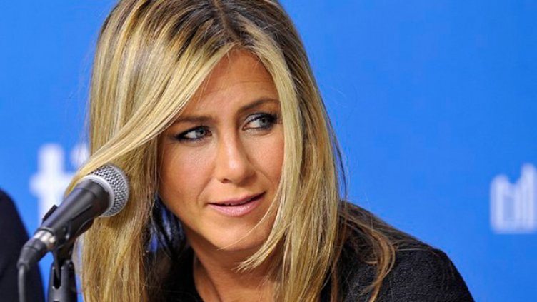 Дженифър Анистън организира моминско парти за Кортни Кокс