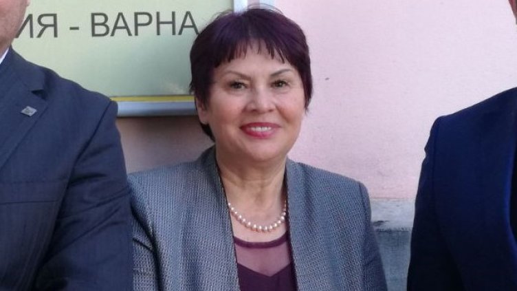Айрие сяда в стола на Изабела в областна управа Варна от днес