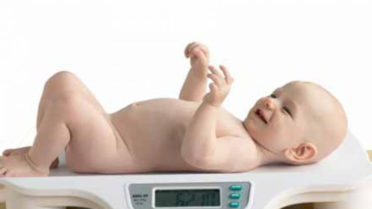 Дядо Коледа донесе 8 бебета на варненци