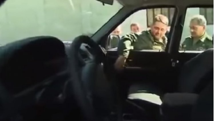 Фалстарт: Генерал счупи дръжката на УАЗ-ка пред Путин 