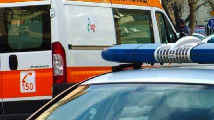 Двама пострадаха при сблъсък на автобус и тролейбус във Варна