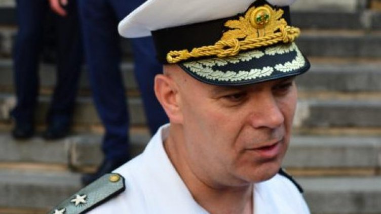 Продължава търсенето на черната кутия, солената вода я съсипва с всяка минута