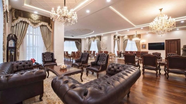 Аталай приюти Доган в родопския си сарай