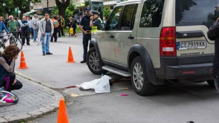 Шофьорът, убил малкия Паоло, пак се вихри на кола