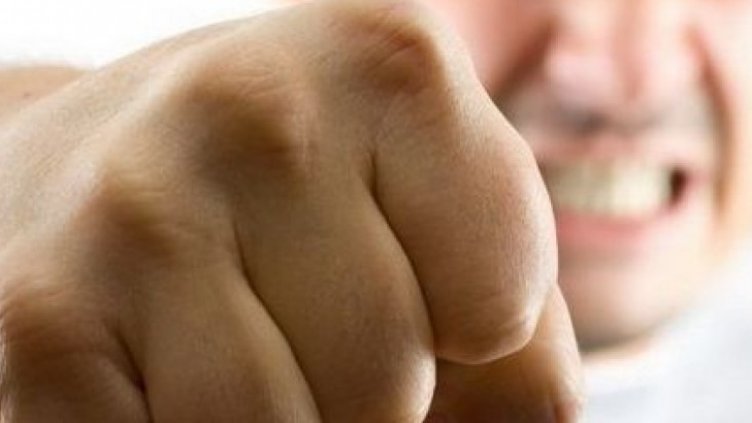 Мъж преби възрастна жена в центъра на Варна