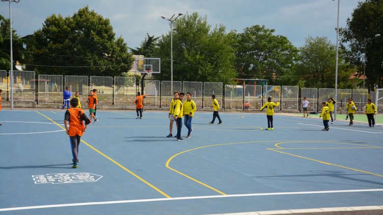 В ОУ „Добри Чинтулов“ във Варна откриха модерна спортна площадка