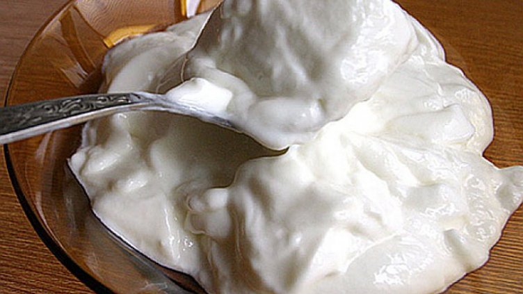 Деца се хванаха за коремчетата, гостиха ги с развалено мляко