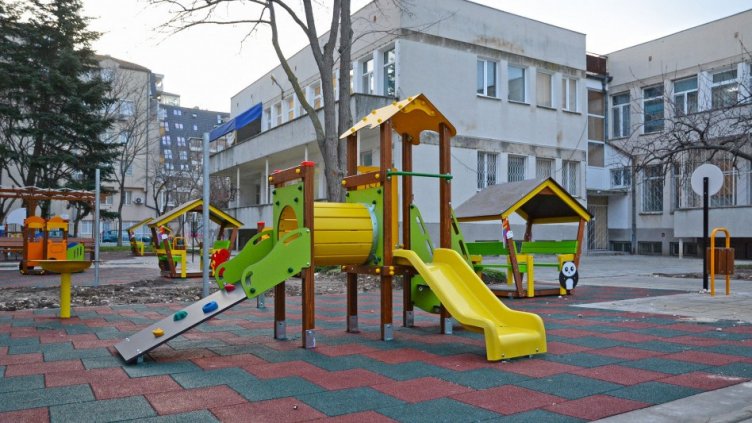 Изграждат девет нови площадки във варненска ясла