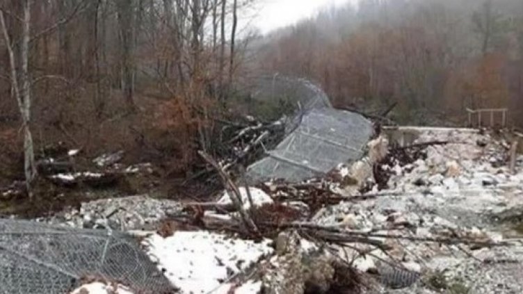 Отново е паднала част от защитната ограда на границата с Турция