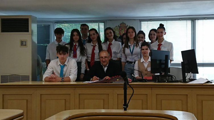 Ученици изкараха летен стаж в Районен съд–Варна 