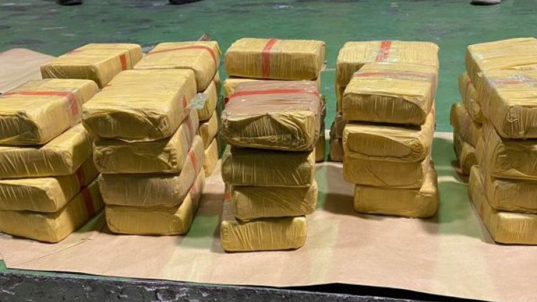 Спипаха дъщерята на Цар Киро с 2 кг хероин около кръста(Видео)