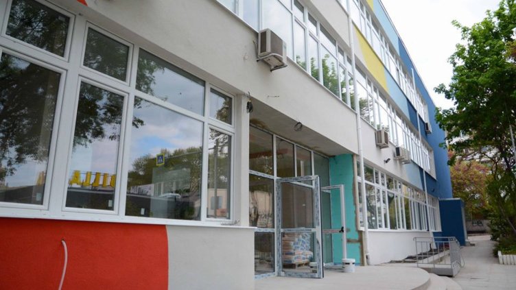 Гимназията по туризъм във Варна с нов облик