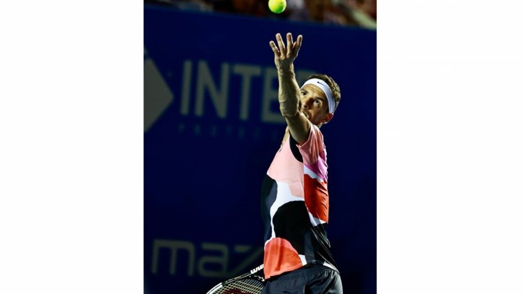 Гришо спаси два мачбола и оцеля в трилър с Манарино