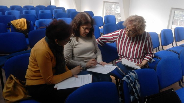 Седмици преди 15-ти – търсят се 1300 учители за децата ни