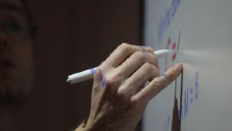В страната има само 751 учители по физика