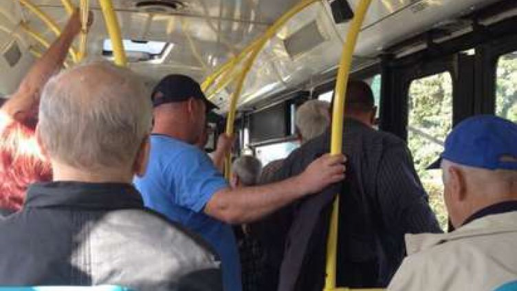 Удължават срока за пенсионерски автобусни карти 