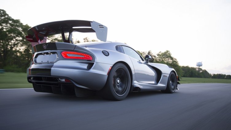 Рекордьора Dodge Viper ACR