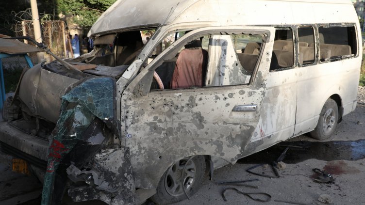 Бомба взриви автобус в Афганистан 