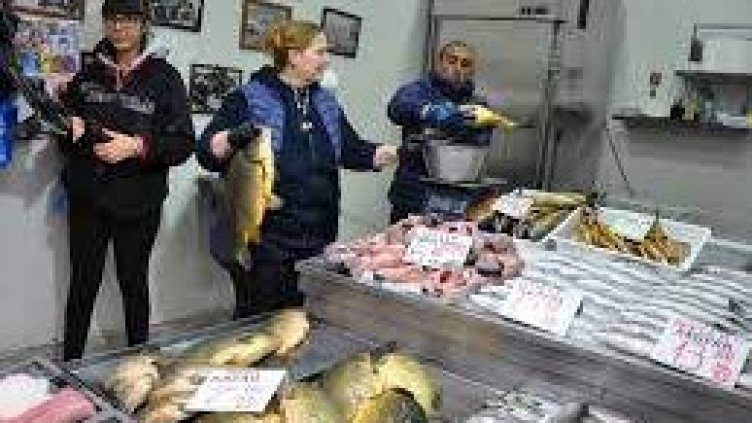 Варненци се стягат за Никулден. Какви са цените на рибата на борсата?