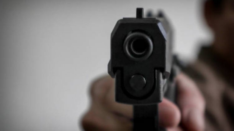 Двама обраха магазин в "Чайка" с газов пистолет