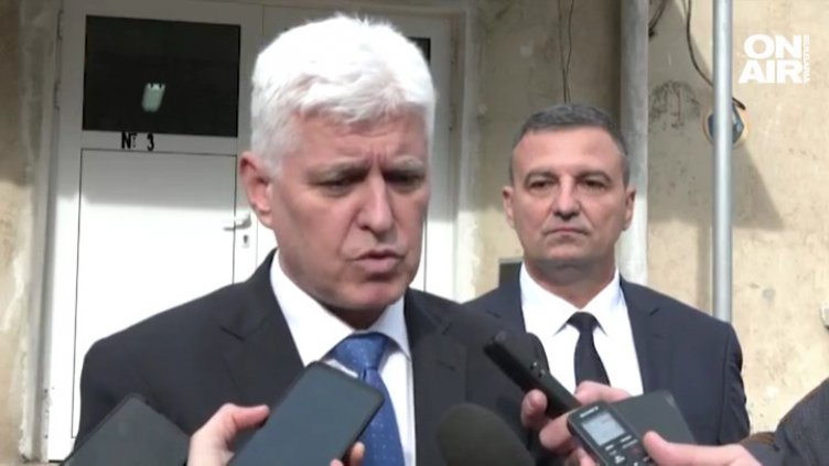 Кога, а и на кого сме продали бойни самолети Су-25? А С-300, а танкове Т-72?