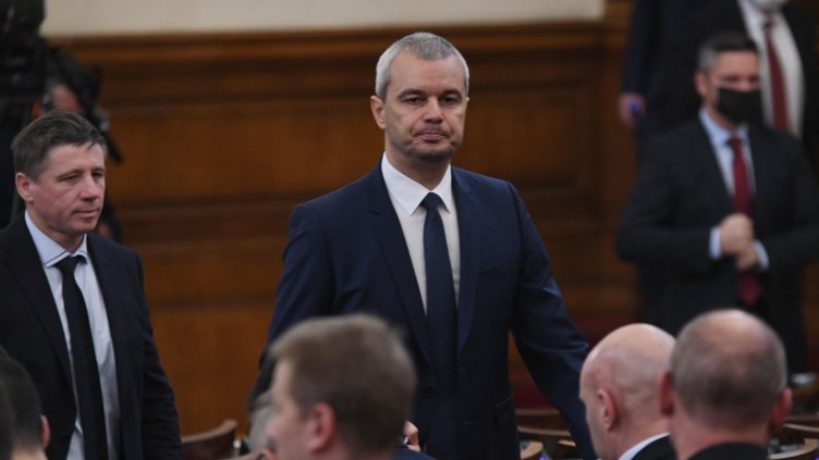 "Възраждане" плаши: Пуснат ли сертификатите за вход в НС, щурмуваме го!