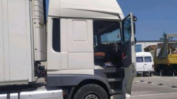 Откриха 123 кг канабис в тир с българска регистрация