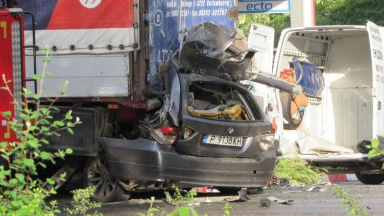 Трагедията в Русе: Бясна скорост по мокър път. Зад волана – абитуриентката