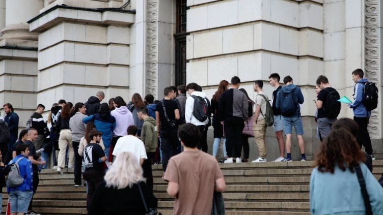 Къде избягаха студентите? От 250 000 през 2012 г., сега са едва 182 000 