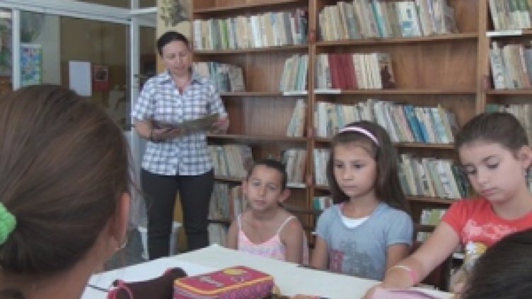 В библиотеката детски празник „Весели приказки в картинки“