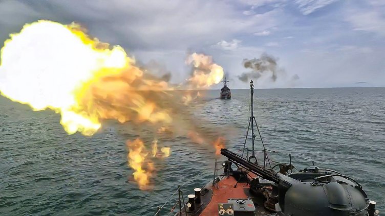 Военноморските сили провеждат учения в Черно море (СНИМКИ)
