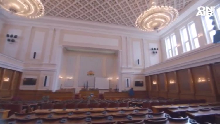 Лудо наддаване (надцакване) за премиер: Ина Митева или Корнелия Нинова?