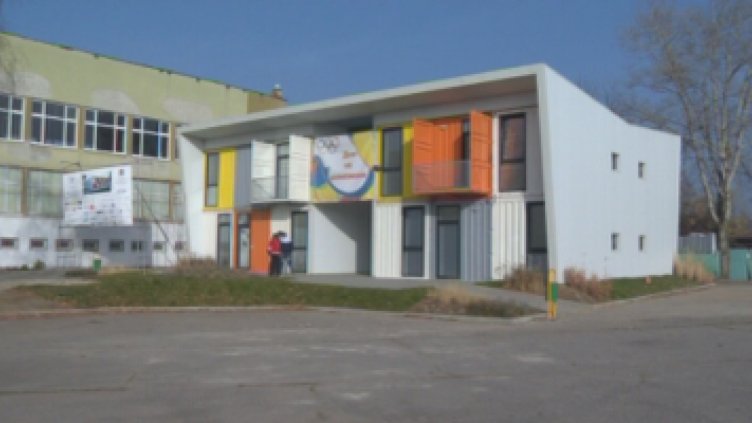 Създадоха общежитие от използвани контейнери