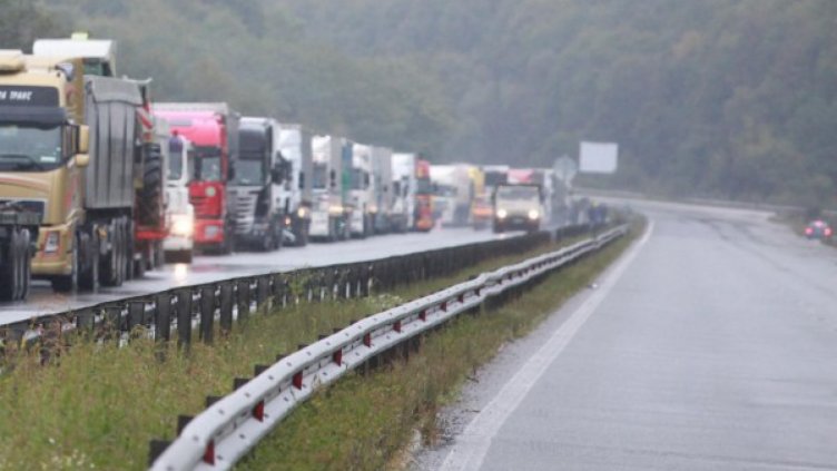 Ограничават движението в тунел "Витиня" на АМ "Хемус"