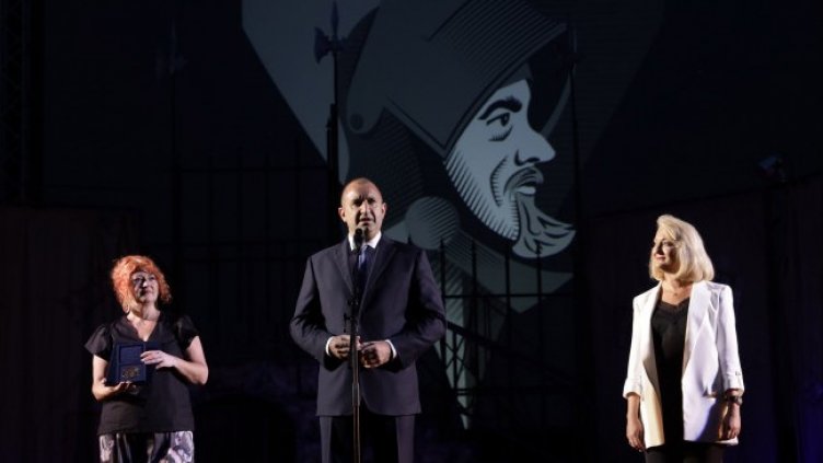 Радев в Летния театър на Варна: Българските творци градят моралните устои на обществто