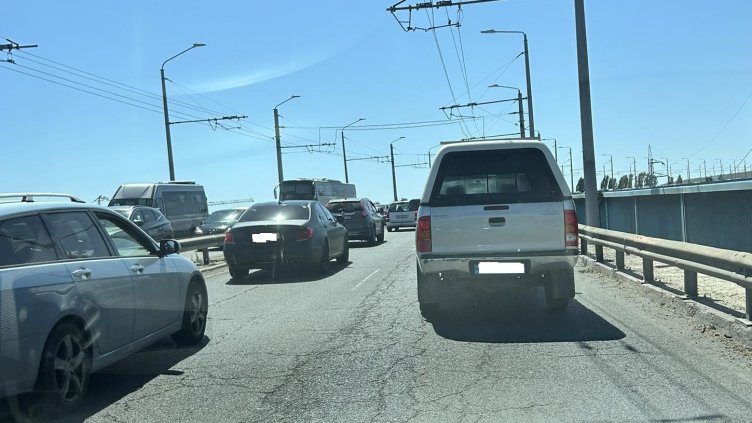 Задръстване на Аспарухов мост заради ПТП с четири коли