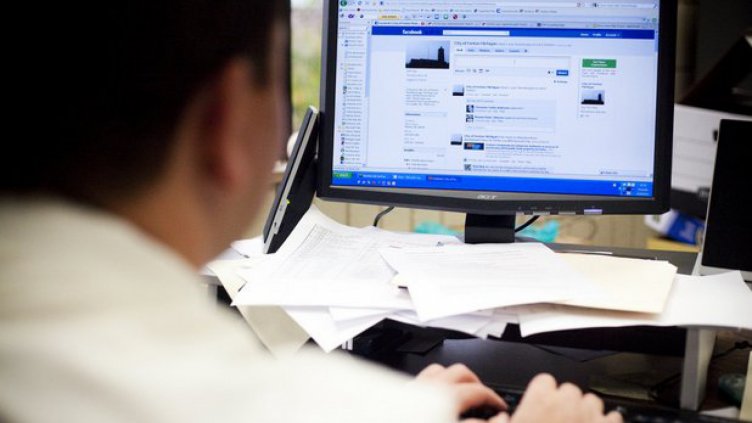 Защо Facebook става все по-важен, когато си търсим работа?