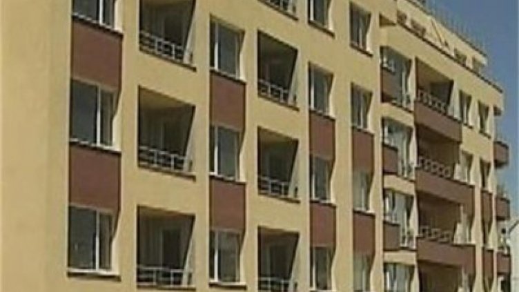 Врачанско семейство остана на улицата след имотна измама